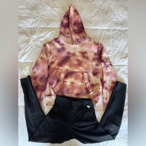 Abercrombie and Fitch sweatshirt and black legging 9/10